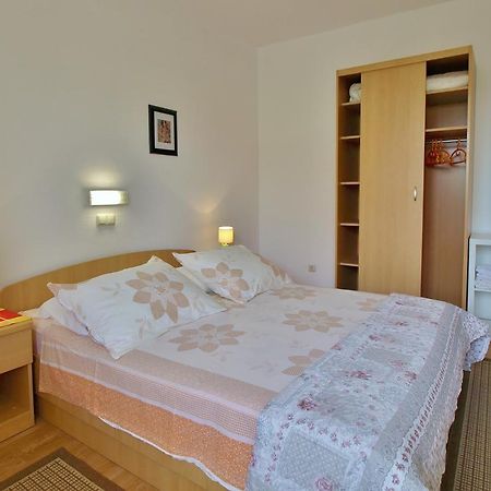 Apartments Eufemija Rab Town Bagian luar foto