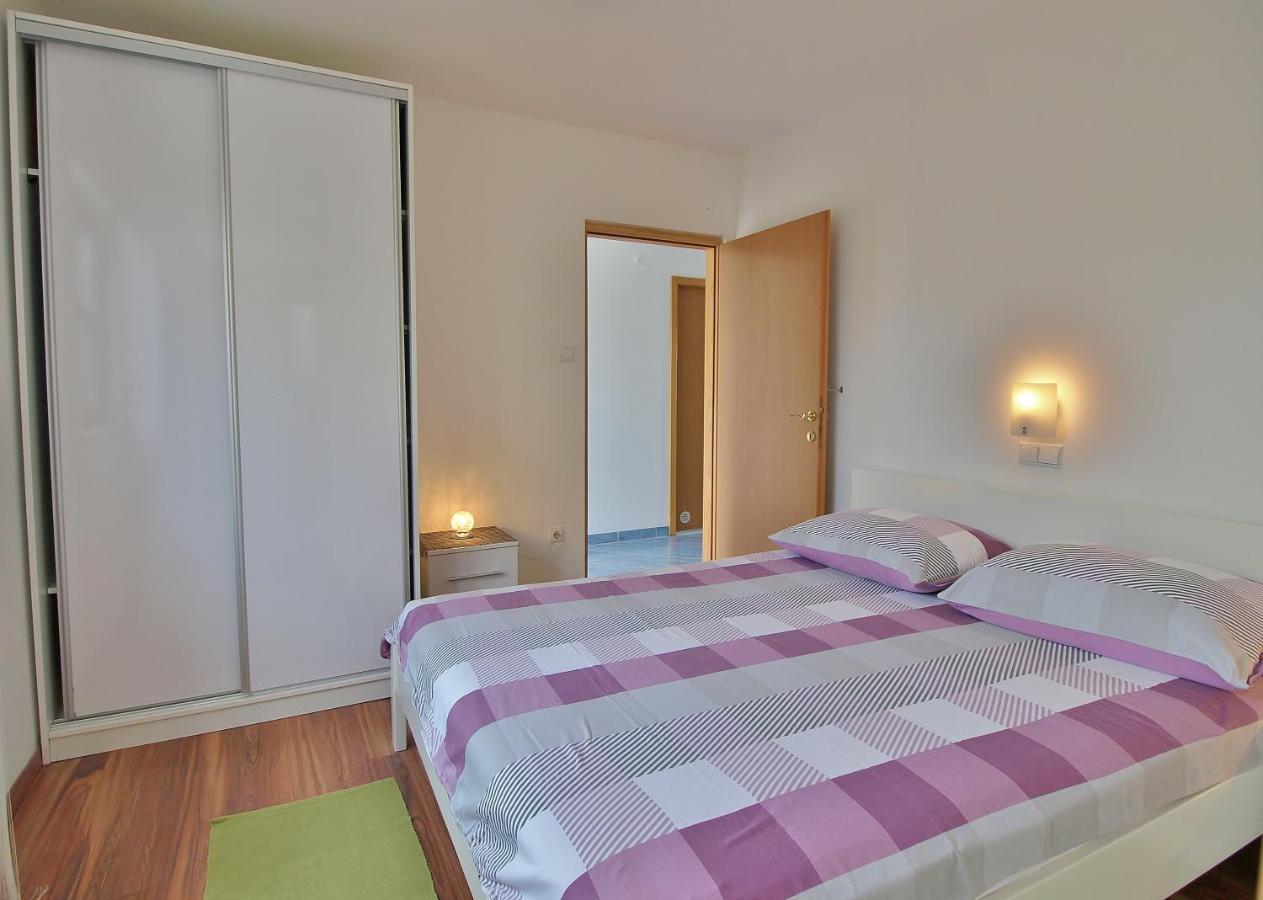 Apartments Eufemija Rab Town Bagian luar foto