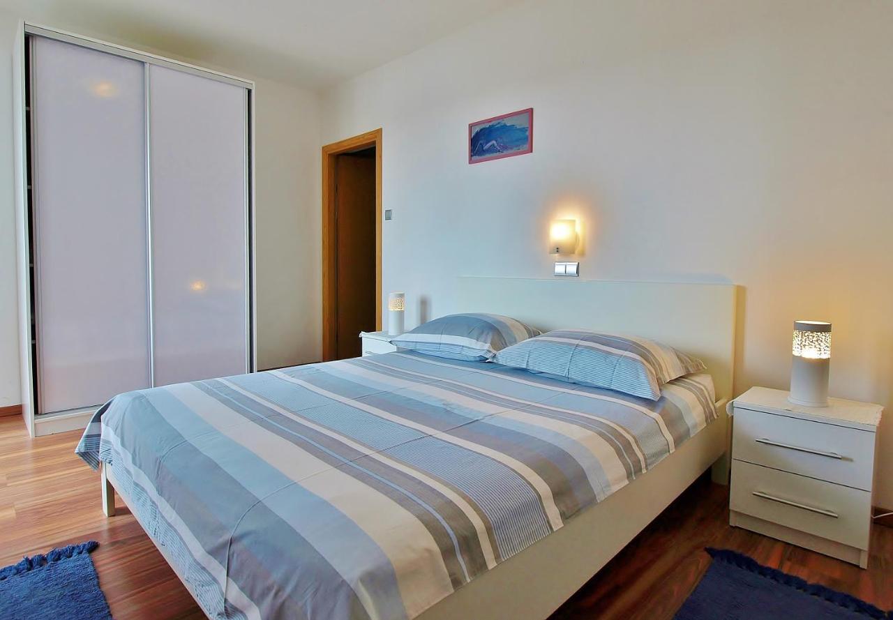 Apartments Eufemija Rab Town Bagian luar foto