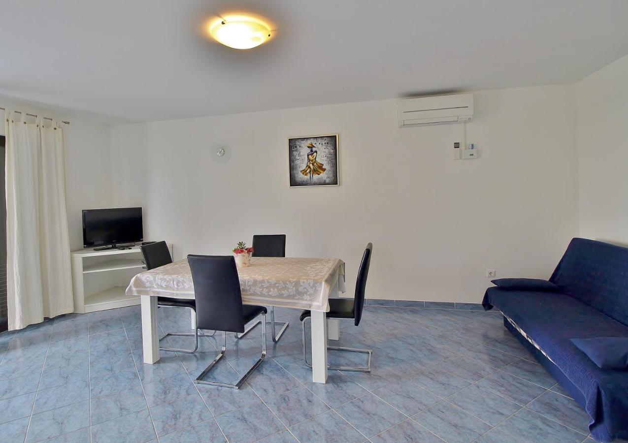 Apartments Eufemija Rab Town Bagian luar foto