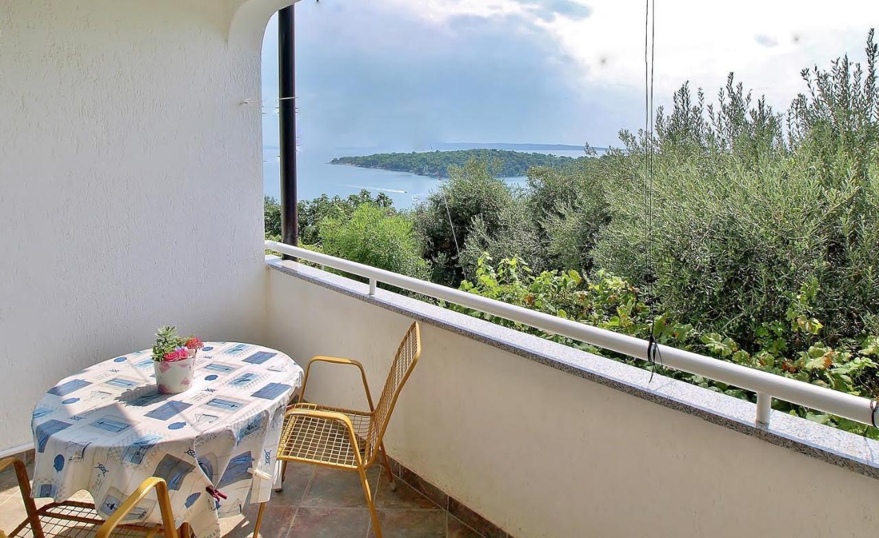 Apartments Eufemija Rab Town Bagian luar foto