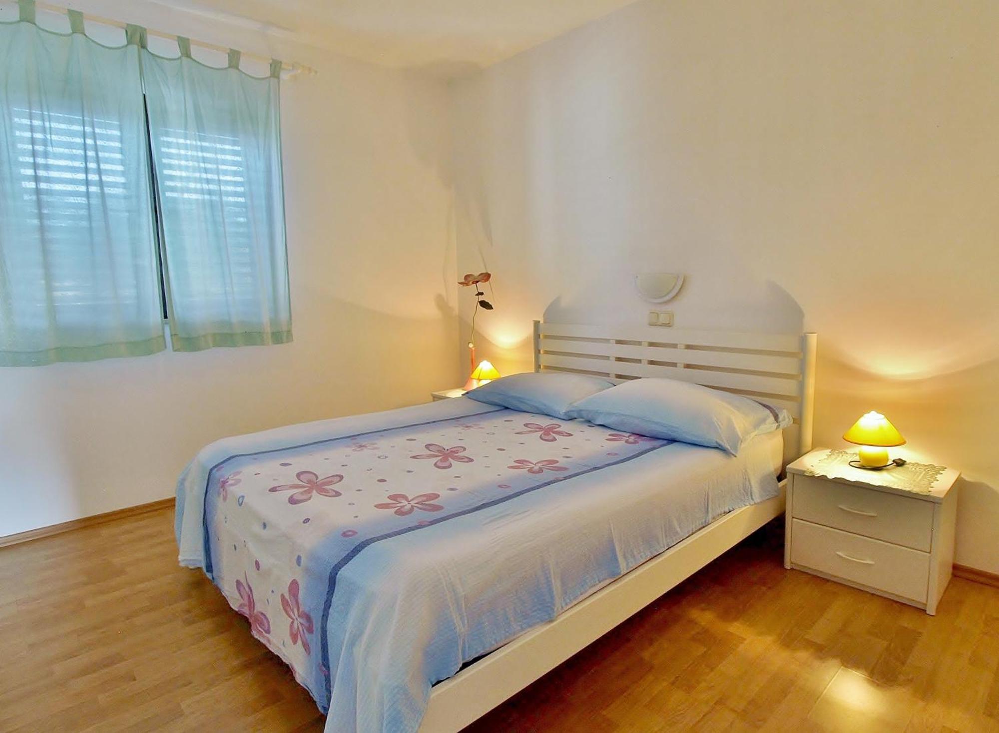 Apartments Eufemija Rab Town Bagian luar foto