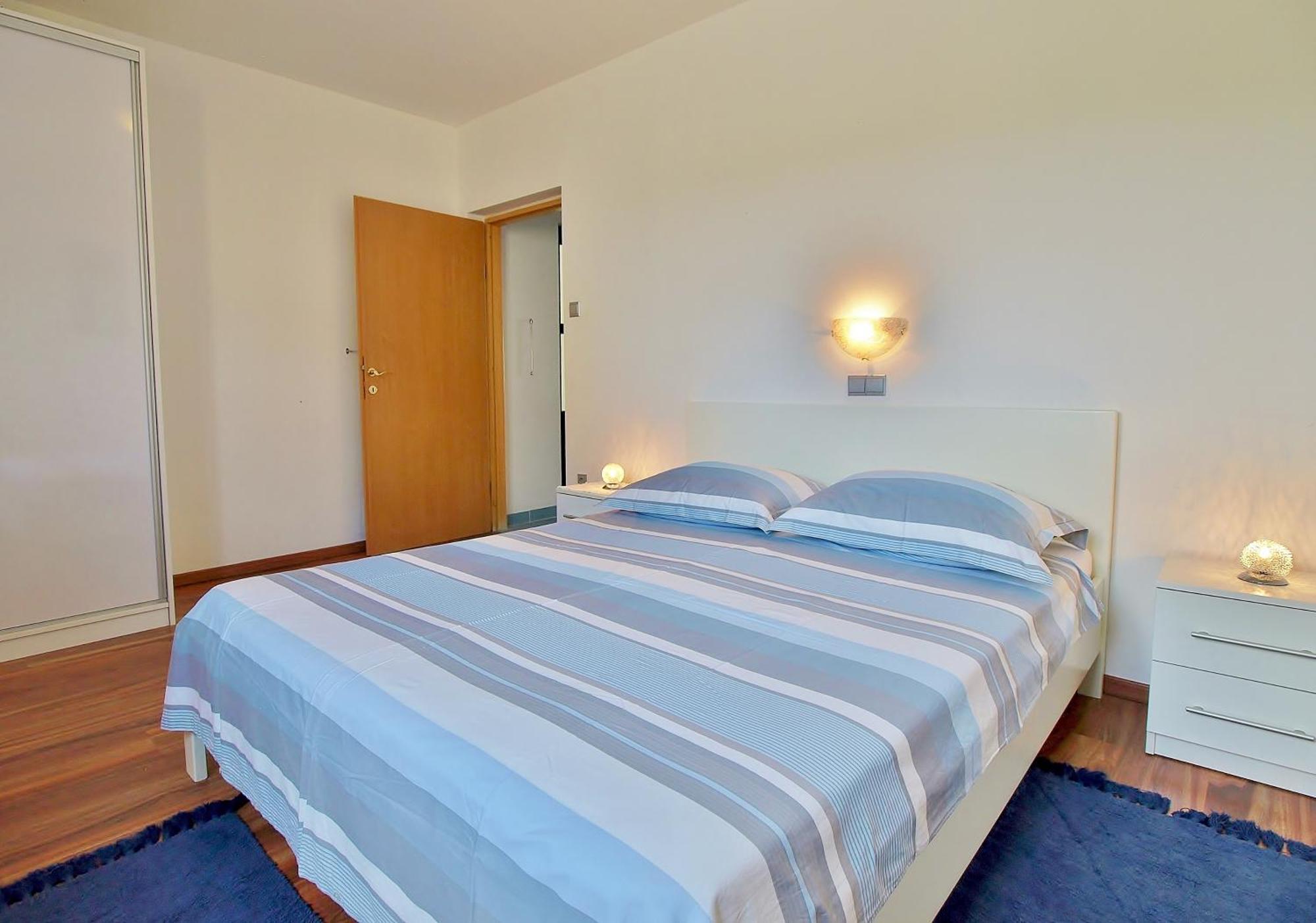 Apartments Eufemija Rab Town Bagian luar foto
