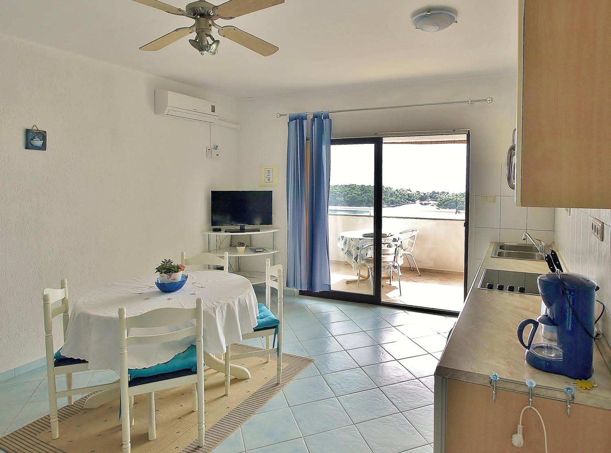 Apartments Eufemija Rab Town Bagian luar foto