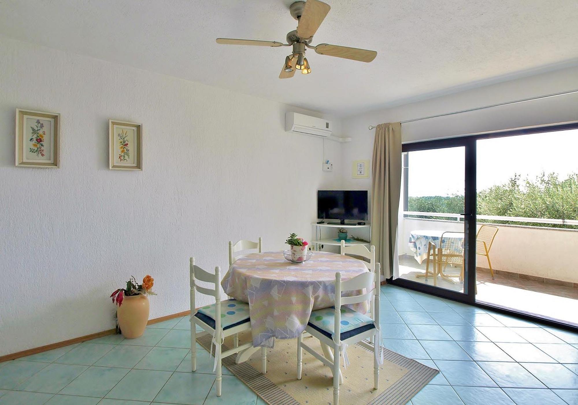 Apartments Eufemija Rab Town Bagian luar foto