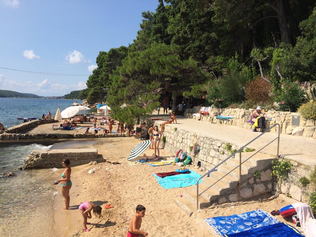 Apartments Eufemija Rab Town Bagian luar foto